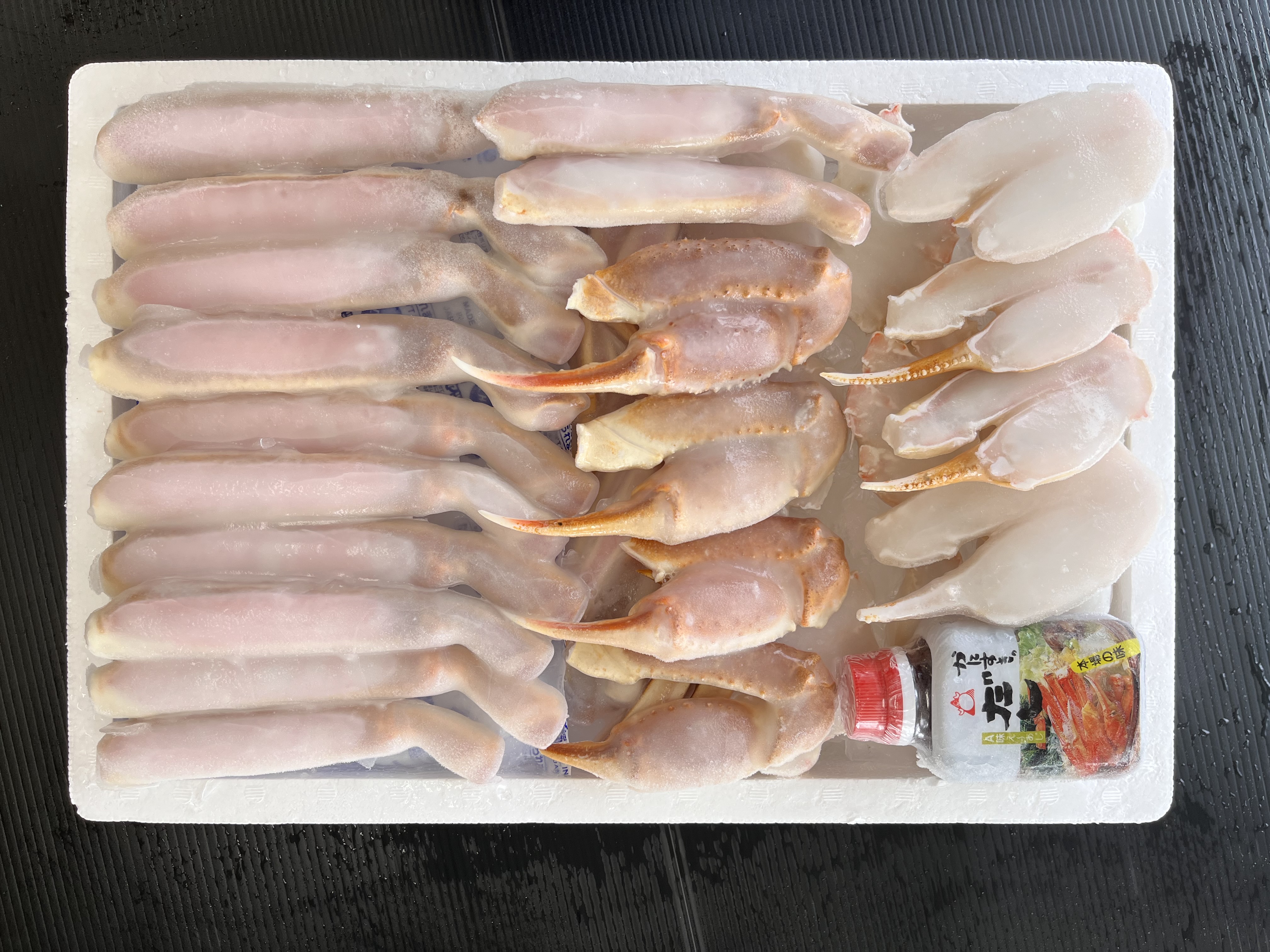 鮮魚屋　マルワフーズ渡辺水産　冷凍】生ずわいがに　上削ぎポーション〔5Lサイズ：約1.5kg：だし1個付〕冷凍便｜通販・お取り寄せ